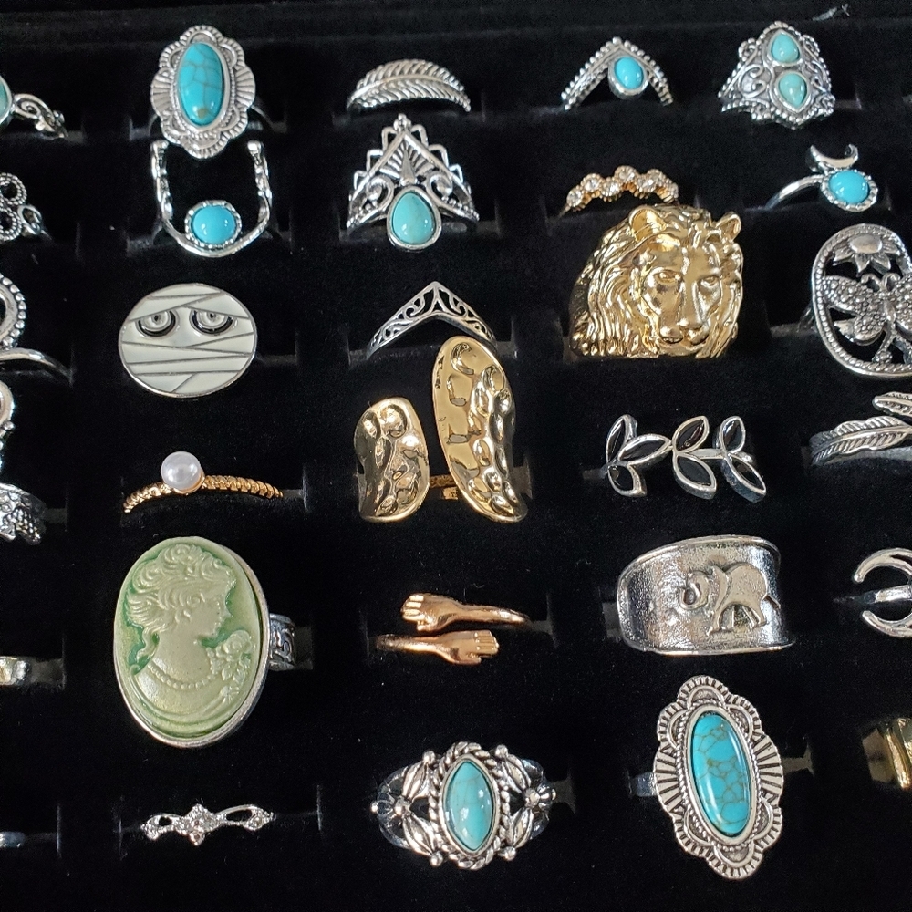 100 pcs Boho Style Ring Set With Case - Picture 5 of 11